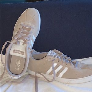 ADIDAS striped shoe WOMEN'S 10